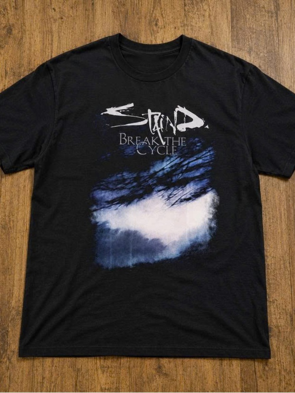 Stains band Short-Sleeve Tee with Blue and White Graphic